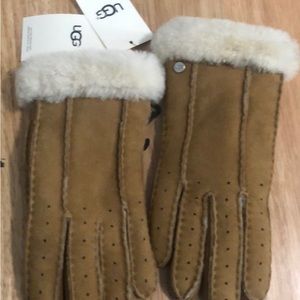 UGG Single Point Hand Sewn Water Resistant Chestnut Sheepskin Gloves
